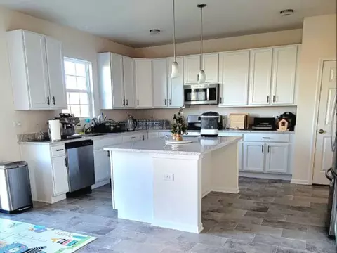 Kitchen - 26524 W Red Apple Rd, Plainfield, IL 60585 photo 2 of 2