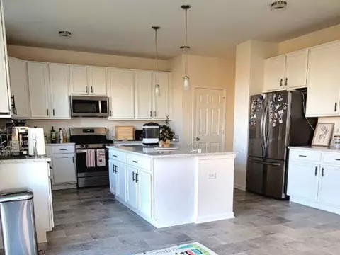 Kitchen - 26524 W Red Apple Rd, Plainfield, IL 60585 photo 1 of 2