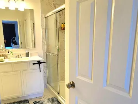 Bath - 26524 W Red Apple Rd, Plainfield, IL 60585 photo 2 of 4