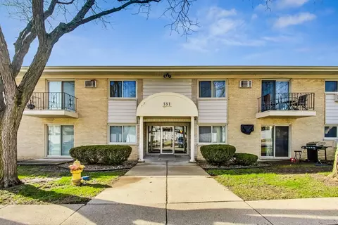 551 Carlysle Dr #6, Clarendon Hills, IL 60514
