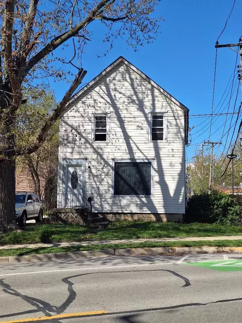 1488 E Thacker St, Des Plaines, IL 60016 photo 2