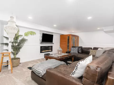 Living - 13355 Jones Ct, Plainfield, IL 60585 photo 5 of 7