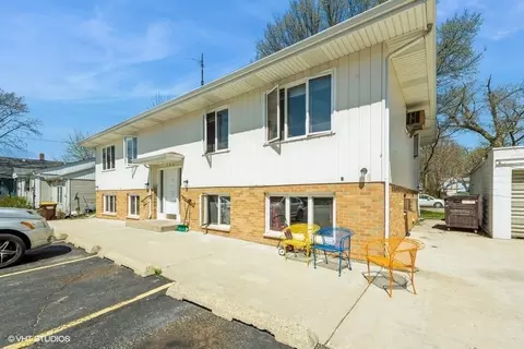 103 W Brown St, Harvard, IL 60033
