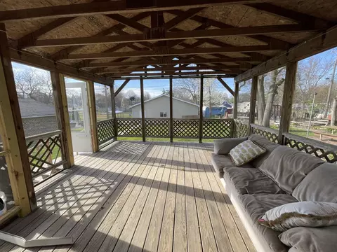 Exterior - 117 W 3rd St, Spring Valley, IL 61362 photo 6 of 9