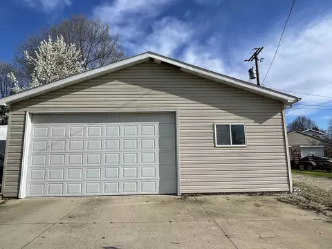 Exterior - 117 W 3rd St, Spring Valley, IL 61362 photo 4 of 9
