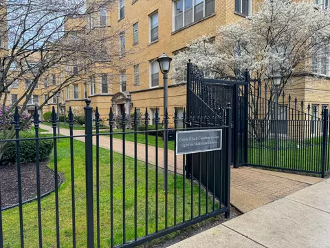 5458 S Cornell Ave #3E, Chicago, IL 60615