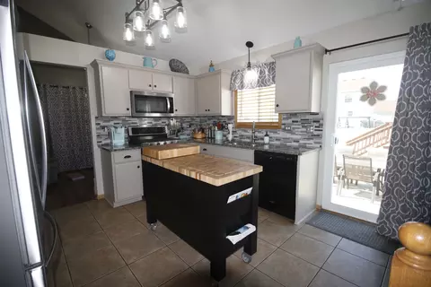 Kitchen - 605 Creekside Cir, Minooka, IL 60447 photo 1 of 2