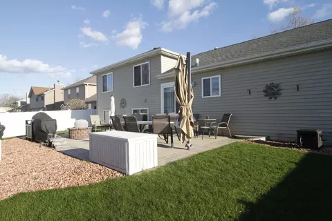 Exterior - 605 Creekside Cir, Minooka, IL 60447 photo 4 of 5