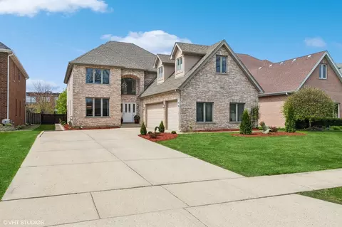 9006 N Maryland St, Niles, IL 60714