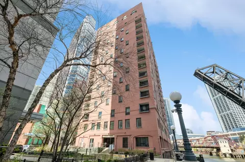 345 N Canal St #908, Chicago, IL 60606