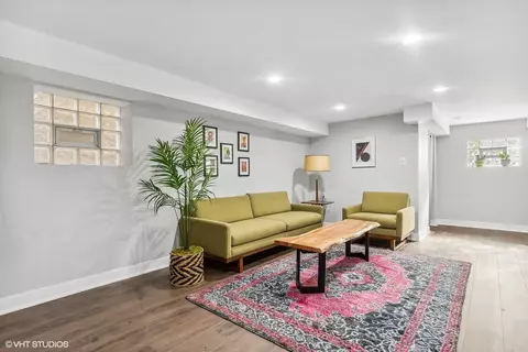 Living - 3222 W Olive Ave, Chicago, IL 60659 photo 6 of 6