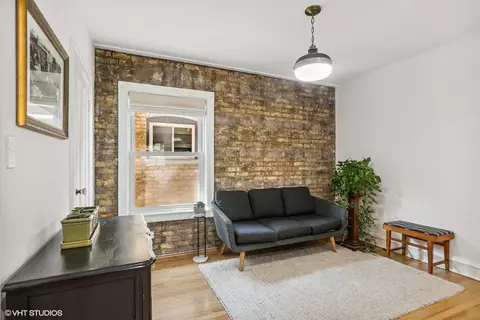 Living - 3222 W Olive Ave, Chicago, IL 60659 photo 5 of 6