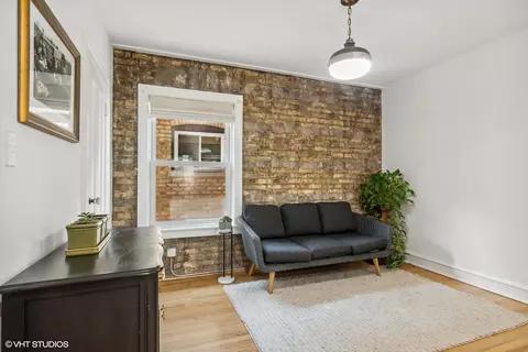 Living - 3222 W Olive Ave, Chicago, IL 60659 photo 4 of 6