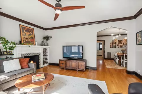 Living - 3222 W Olive Ave, Chicago, IL 60659 photo 3 of 6