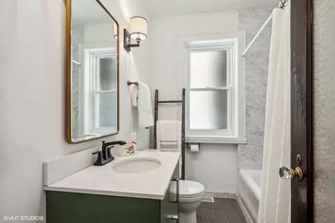 Bath - 3222 W Olive Ave, Chicago, IL 60659 photo 1 of 2