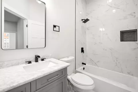 4339 S Evans Ave, Chicago, IL 60653 photo 13