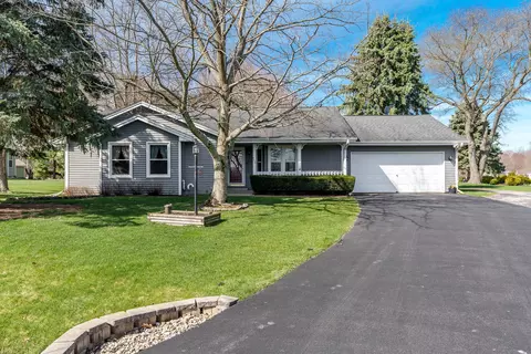 5400 N Denise Dr, Davis Junction, IL 61020