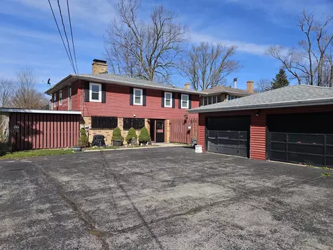 2440 E Bonnie Brook Ln, Waukegan, IL 60087