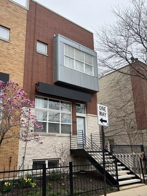 2528 W Bloomingdale Ave, Chicago, IL 60647