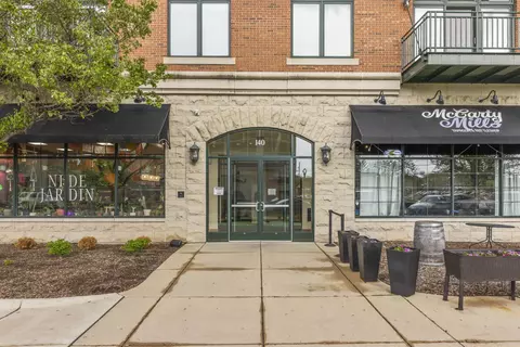 140 S River St #402, Aurora, IL 60504