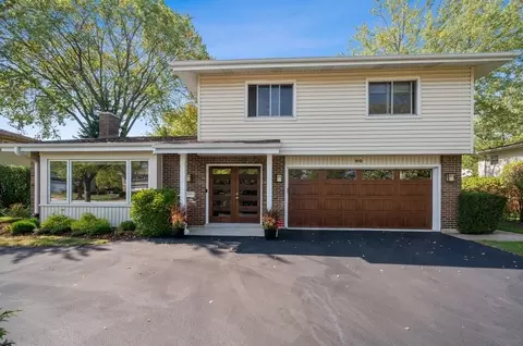 90 Ferndale Rd, Deerfield, IL 60015