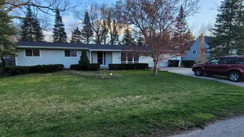 7417 Chippewa Dr, Wonder Lake, IL 60097
