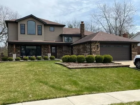 8237 Meadowwood Ave, Woodridge, IL 60517