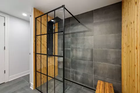 Bath - 9407 S Rhodes Ave, Chicago, IL 60619 photo 2 of 2