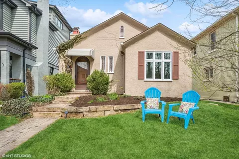 3043 Thayer St, Evanston, IL 60201