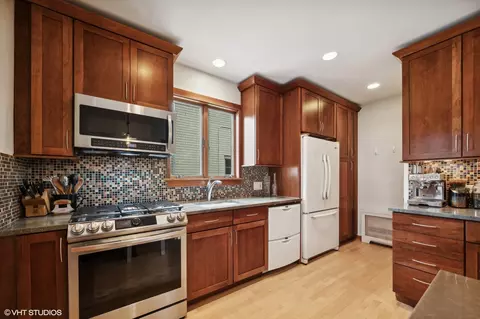 Kitchen - 3043 Thayer St, Evanston, IL 60201 photo 1 of 4
