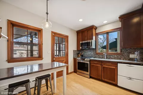 Kitchen - 3043 Thayer St, Evanston, IL 60201 photo 2 of 4
