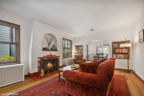 Living - 3043 Thayer St, Evanston, IL 60201 photo 3 of 5