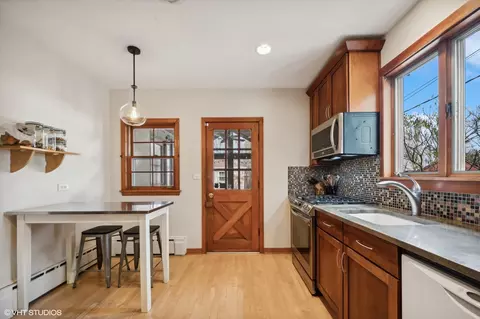 Kitchen - 3043 Thayer St, Evanston, IL 60201 photo 3 of 4