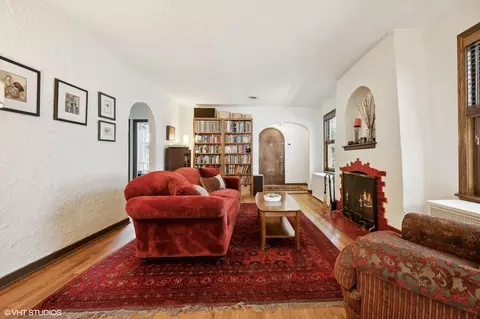 Living - 3043 Thayer St, Evanston, IL 60201 photo 1 of 5