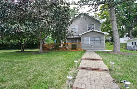 23250 W Lake Shore Dr, Antioch, IL 60002
