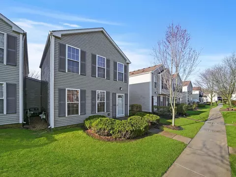 Exterior - 796 Symphony Dr, Aurora, IL 60504 photo 5 of 8