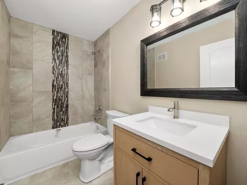 Bath - 796 Symphony Dr, Aurora, IL 60504 photo 2 of 2