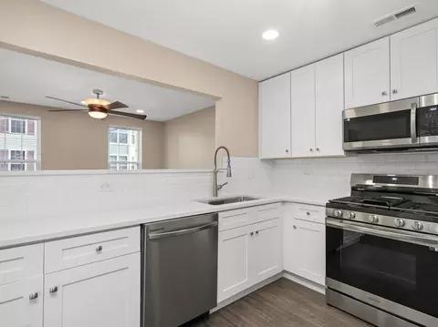 Kitchen - 796 Symphony Dr, Aurora, IL 60504 photo 3 of 5