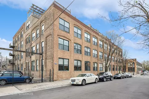 3201 N Ravenswood Ave #205, Chicago, IL 60657