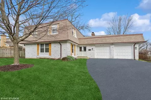 1120 Regency Ln, Libertyville, IL 60048