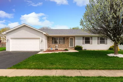 462 Knolls St W, Dekalb, IL 60115