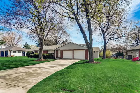 405 N Dale Ave, Mount Prospect, IL 60056