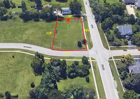 510 Fox Trail Dr, Batavia, IL 60510