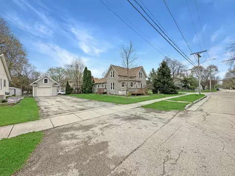 126 W Perry St, Belvidere, IL 61008