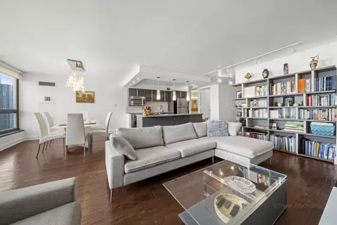 Living - 360 E Randolph St #3205, Chicago, IL 60601 photo 4 of 5
