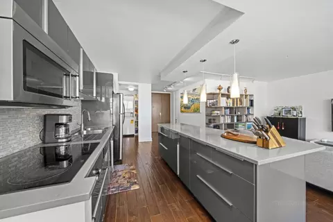 Kitchen - 360 E Randolph St #3205, Chicago, IL 60601 photo 3 of 4