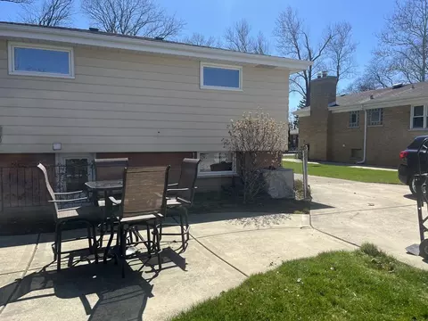 Exterior - 9010 Bartlett Ave, Brookfield, IL 60513 photo 15 of 20