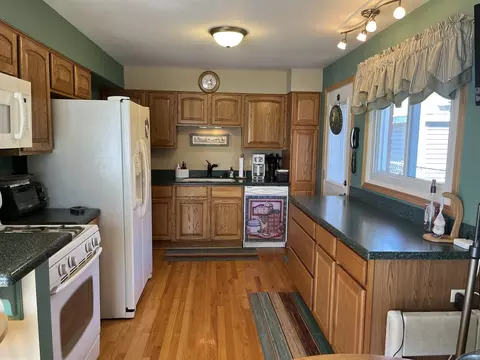 Kitchen - 9010 Bartlett Ave, Brookfield, IL 60513 photo 1 of 4