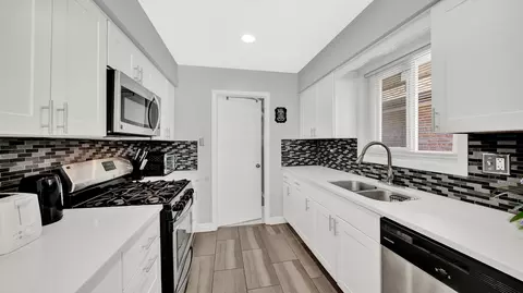Kitchen - 5202 State Rd, Burbank, IL 60459 photo 1 of 2