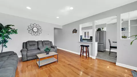 Living - 5202 State Rd, Burbank, IL 60459 photo 3 of 3